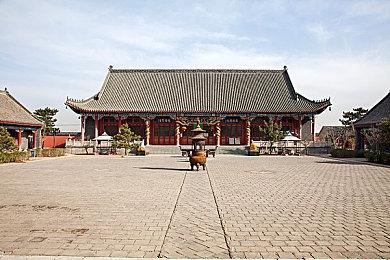 打造永恒的故事：《吸血鬼王朝》的首段深度视频，深入探讨故事剧情